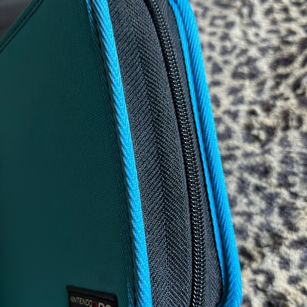Retro Nintendo 3DS Blue Carrying Case - Picture 6 of 6